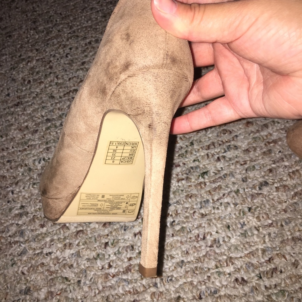 Heels - Picture 6 of 6